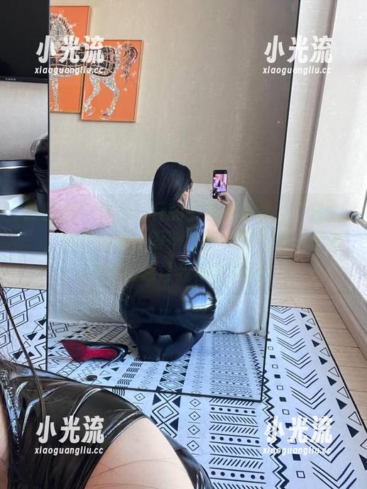 微密圈 - 当120斤的小王同学遇上“纯白”，原图透着一股干净利落的气息，图集为什么总让我停不下来？