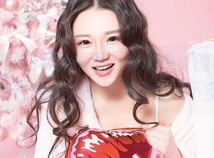 在果团网找到的原图，玫瑰少女的写真——禁忌的花香散发着微妙的不安。