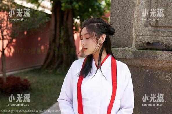 MiiTao蜜桃社 - 免费写真：双马尾的许思铭，有种意味不明的“天真”。
