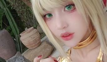 PuyPuyChan带你在BBDubai的写真精选中，无需美颜，天生自带光辉！