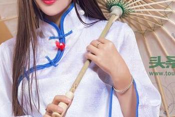 TouTiao头条女神 - amem着曼联，周夕爱纸上生花，来点这样的写真壁纸吧！