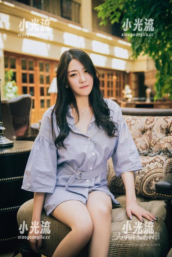 TouTiao头条女神 - 美纳子上线，短裙随风摇曳，一组意想不到的美图！