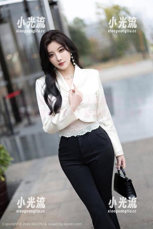 XIAOYU语画界-程程程 XIAOYU语画界 - 天台上有程程程,分享一组让你错觉“高冷”的套图,实则超亲民!