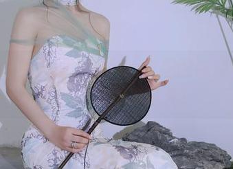 Xiuren秀人网 - Mina米娜的纯白美图：连小鸟都想来借光！