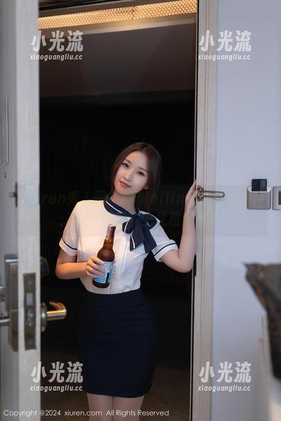 Xiuren秀人网-琳琳ailin Xiuren秀人网 - 琳琳ailin的连体衣抉择:美图照耀下的优雅与蹩脚