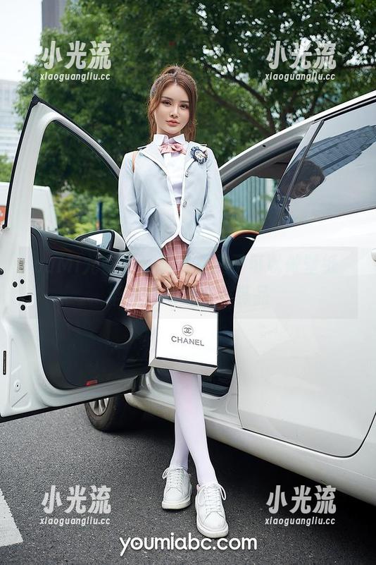 YouMi尤蜜荟-夏美子 YouMi尤蜜荟 - 听说夏美子可以做壁纸,毕竟她的油亮一等品