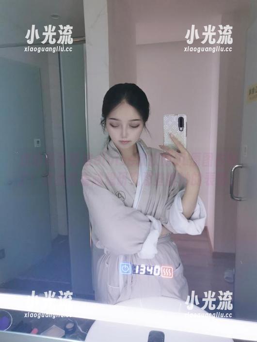 eloise软软 我的墙面要被eloise软软的OL原图占领了!壁纸越看越想研究那些微妙的表情。