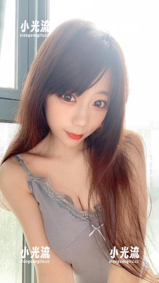 usejan蓝蓝 usejan蓝蓝的“秘书”里没有圣光,原图显示了别样的精彩。