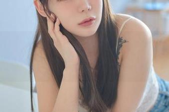 Wuyo女友写真，在我社交媒体里疯狂转发时，真的是心口不一的尴尬！
