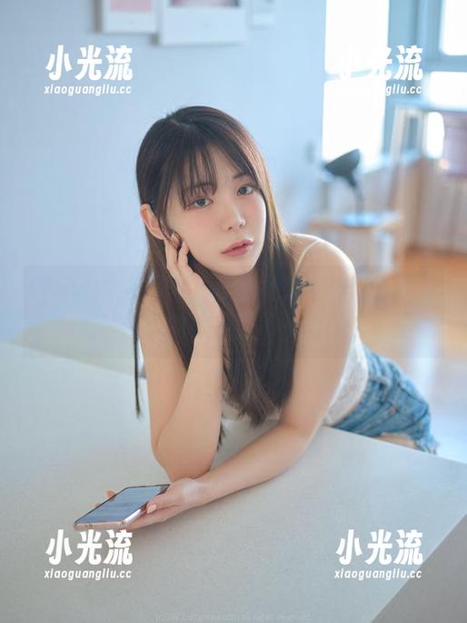 Wuyo女友写真，在我社交媒体里疯狂转发时，真的是心口不一的尴尬！