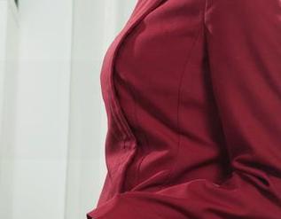 丽柜 - 看到钟晴的制服美图，果然资源丰沛到我都想挖墙角了！