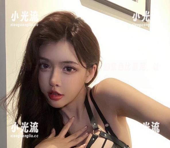 微密圈 - 原图大公开:于芷晴的紫色比基尼,让我开始怀疑人生