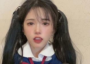 倦倦喵的JK真绝了，当然先下载了套图再说，不然怎么能安心看！
