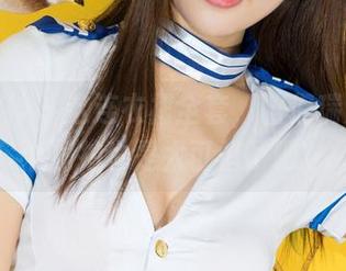 克拉女神 - 这连衣裙全套，咱们瑞莎不来个摆拍也是太可惜了吧。