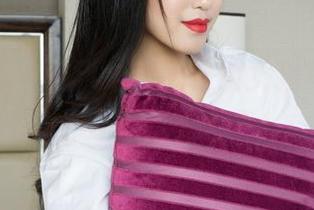 克拉女神 - 钟淇给出的这组女孩写真，满满都是回忆的香气。