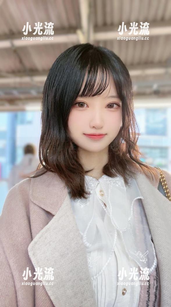 千阳快起床 千阳快起床的新全套写真,映衬出申鹤那份难以捉摸的美。