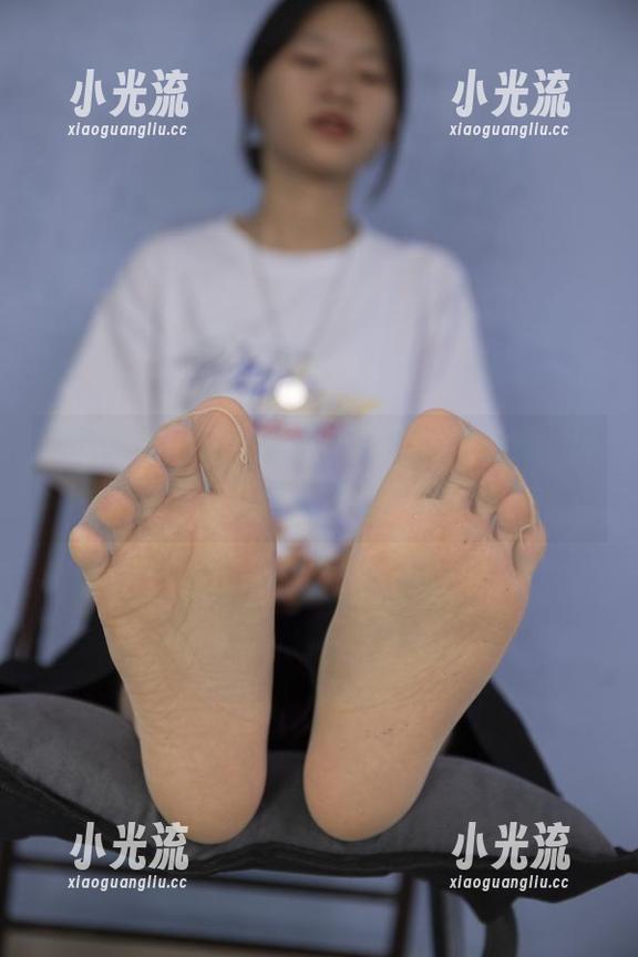 南国足艺-静儿 南国足艺 - 最新资源:静儿的袜子党,脚这事儿,轻松得让人流口水