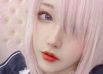 说到底，啾小妍Deer和她的“妍宝”，就是一部无尽资源的“cos”剧集，追得我心都累。