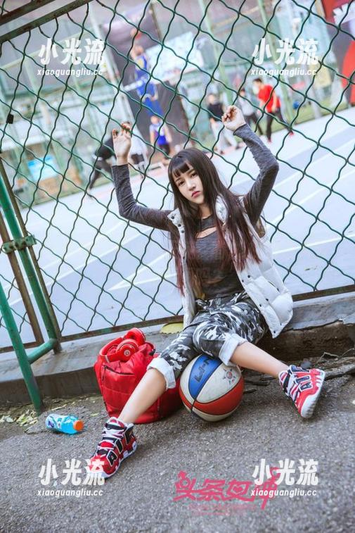 头条女神 - 娜露的天使:你能找到这片云彩的原图吗?
