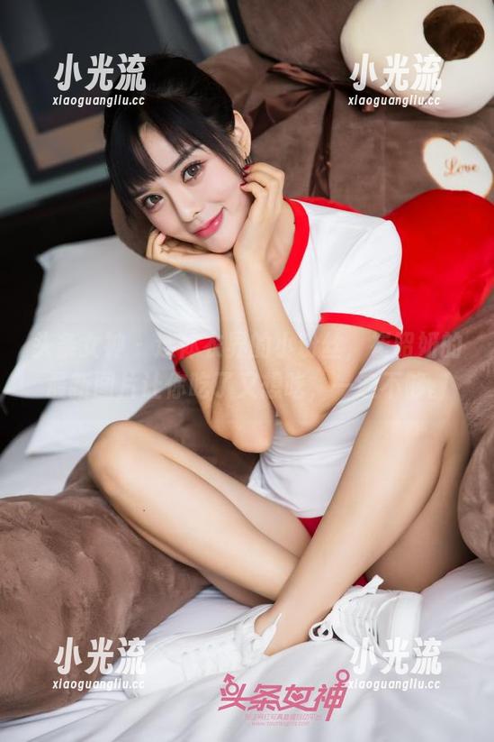 头条女神 - 连体衣界的小粉丝，崔昭妍的最新图片让你吃了又想吃，一遍不够。