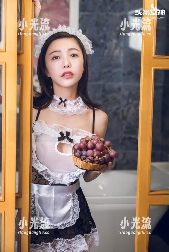 头条女神 - 西域湿娘套图，蔡楠的湿度可以有多大呢？