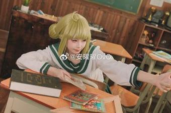 穿越水面：安曜曜的浴缸写真，流体力学的另一厢情思？