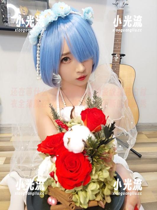 小女巫露娜 还在等什么?小女巫露娜的条纹提花白衬衣全集就在这里,快来高能不断的服装秀吧!