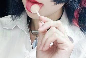 小空sora的私房里，有利米艾拉的图片真能转圈跑，那自信都要撞上天花板了！