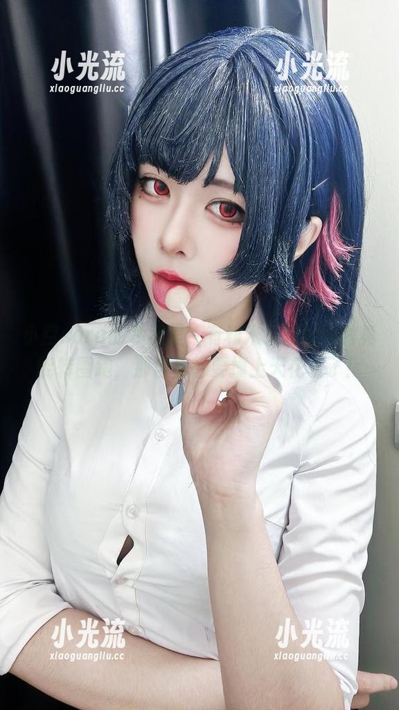 小空sora 小空sora的私房里,有利米艾拉的图片真能转圈跑,那自信都要撞上天花板了!