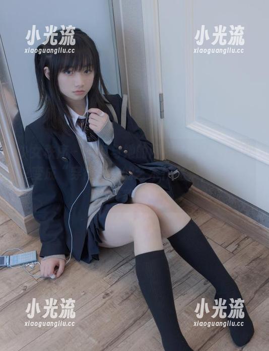少女秩序 - 小鱼与她的网袜：把“看得见”变成“穿得上”的艺术作品集，速来下载！