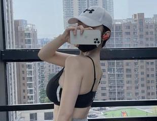 微密圈 - 与左公子666一同沉浸“纯白”定制写真，暗流涌动的低调奢华。