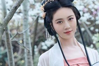光影里的年年Nnian，高清写真集让可爱不停，来一场“坠入爱河”的旅程吧！