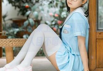 幼水铃衣新写真集上线，靓丽美足照真让人目不暇接！