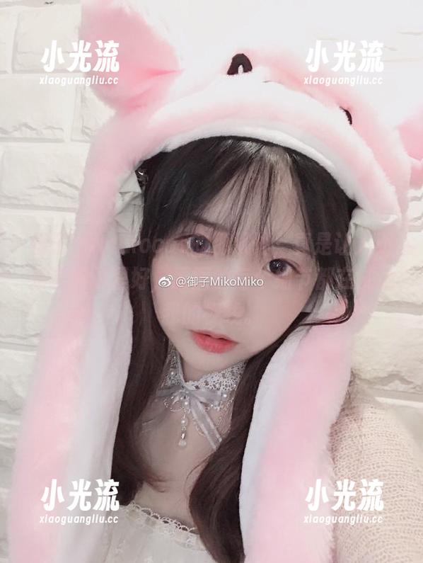 御子Yumiko 御子Yumikocos的那双脚,真是让人不知该看哪里好,原图的每个细节都在挑逗我的视线。