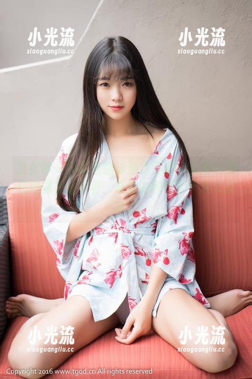 推女神-施忆佳 推女神 - 施忆佳绪泳池作品集:泳圈的颜色好像在暗示着,夏天的懒惰是个放大镜呢。