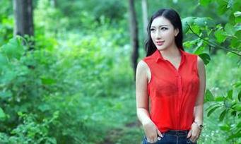 推女郎 - 在Lina姐姐的写真中，没人能顺利逃离那隐秘的目光。