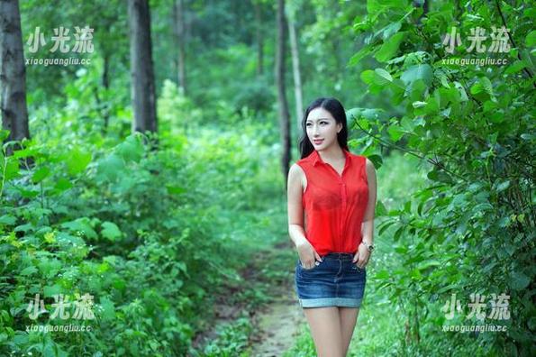 推女郎-Lina 推女郎 - 在Lina姐姐的写真中,没人能顺利逃离那隐秘的目光。