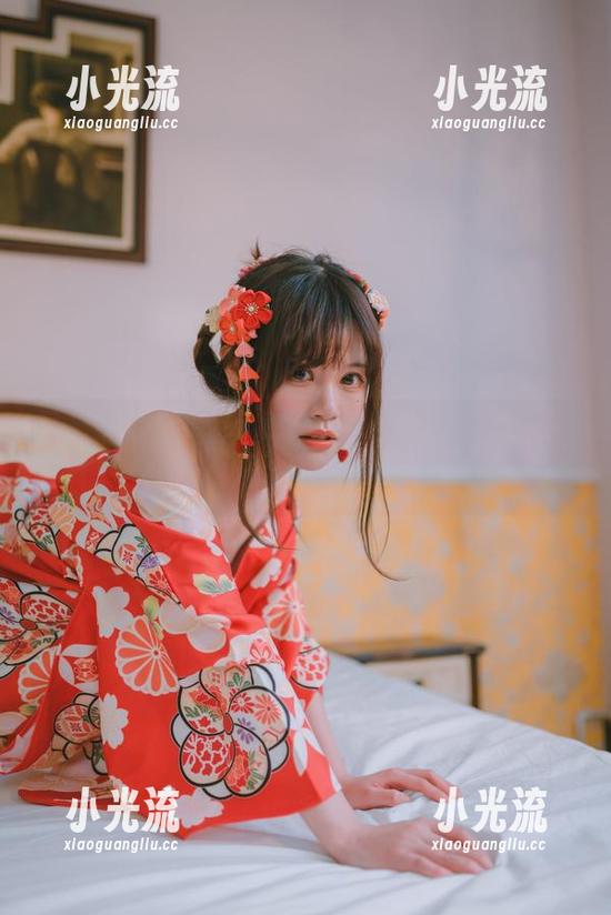 星黛鹿鹿i 星黛鹿鹿i白丝写真,美图中的格外动人一瞬
