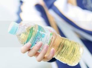 想看晓美妈微醺的全套写真，就像想看朋友喝酒后的勇气