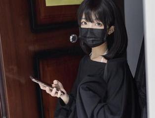 安静的墙壁也不够cénes，不如来张杏仁曲奇的“OL额外时间”高清壁纸，挺好看的！