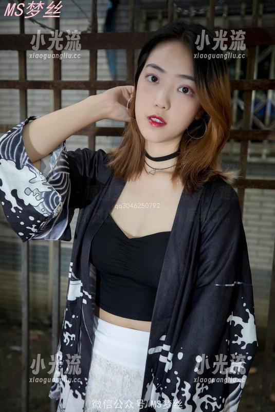 梦丝女神-魏婷婷 梦丝女神 - 原图里的魏婷婷短裙,难道我们都是路过的风吗?这气质绝了。