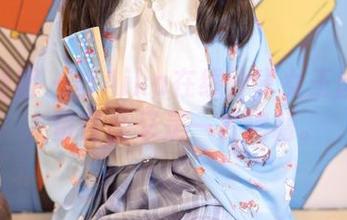 森萝财团 - 当Aika在线分享女王图片时，留言区又是一片狼藉。