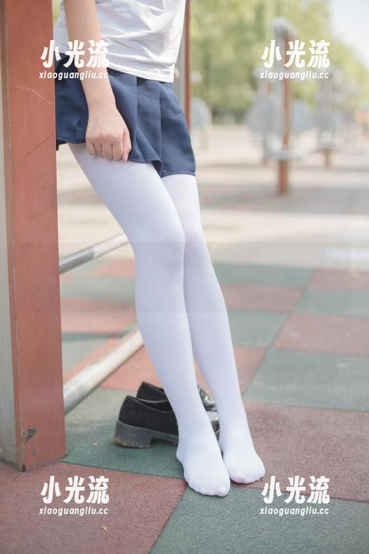 森萝财团 转个身,森萝财团的私房白丝水手服让人目不转睛。