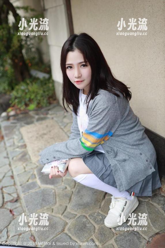 模范学院-Emily顾奈奈酱 模范学院 - Emily顾奈奈酱的全套御姐模样,原图看得我咽了口水。