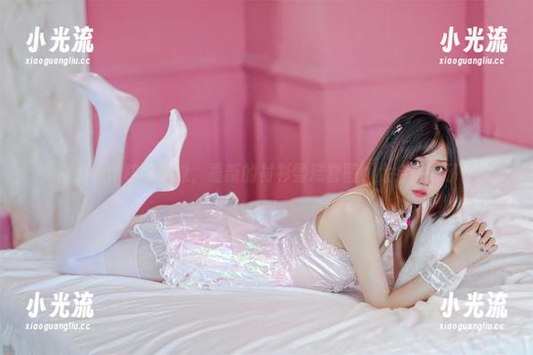 洛桑w伊梓 洛桑w伊梓又来撩,最新的衬衫雪糕套图,太会挑嘴了!