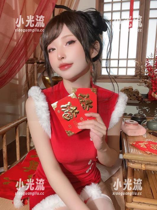 哇，照片里的清水由乃，她的双马尾不停在说‘来呀，来看我呀’！