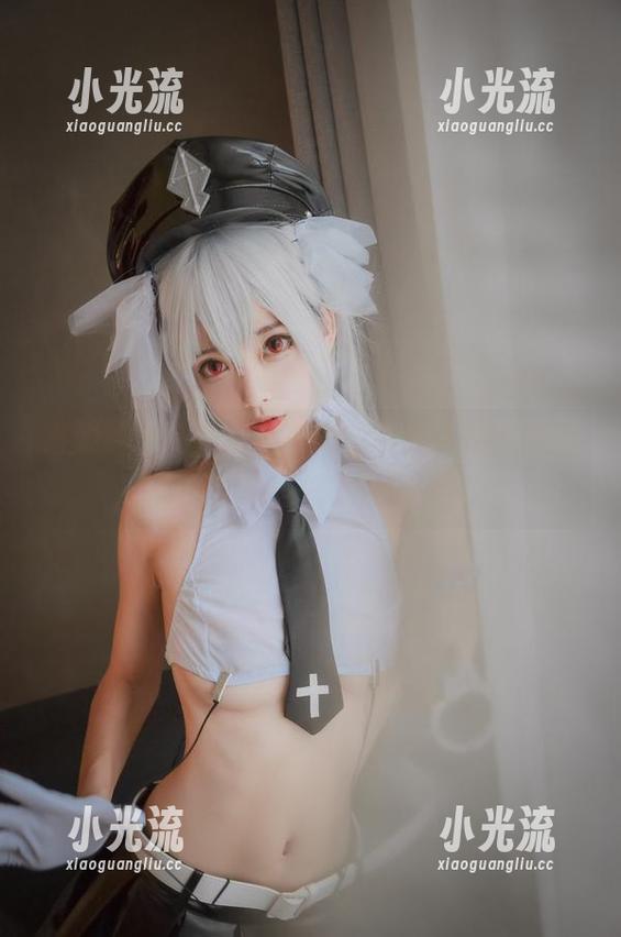 清颜颜子 清颜颜子的新旗袍写真,整个人仿佛都被拉长了