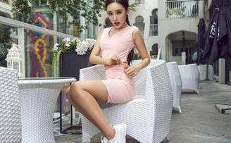 爱丝 - 最新黑白，欣杨的照片里似乎有点阴郁轻快的默契。