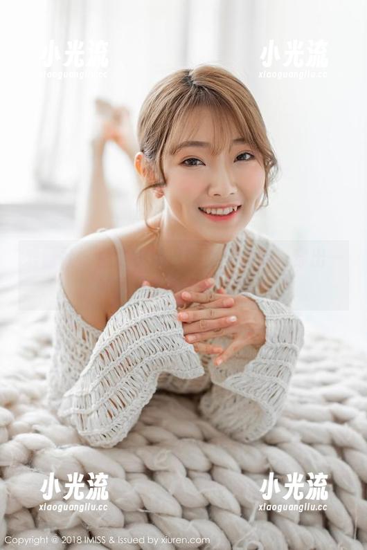 爱蜜社-小热巴 爱蜜社 - 精选小热巴制服写真集,穿出一种无声的挑衅与优雅。