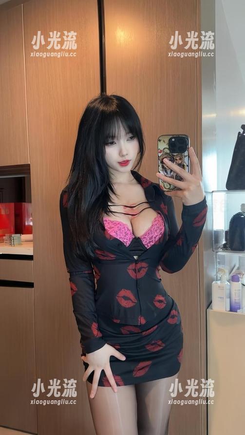 微密圈 - 琳铛铛的资源在这里！夺命黄色战袍图集，满满的视觉冲击。